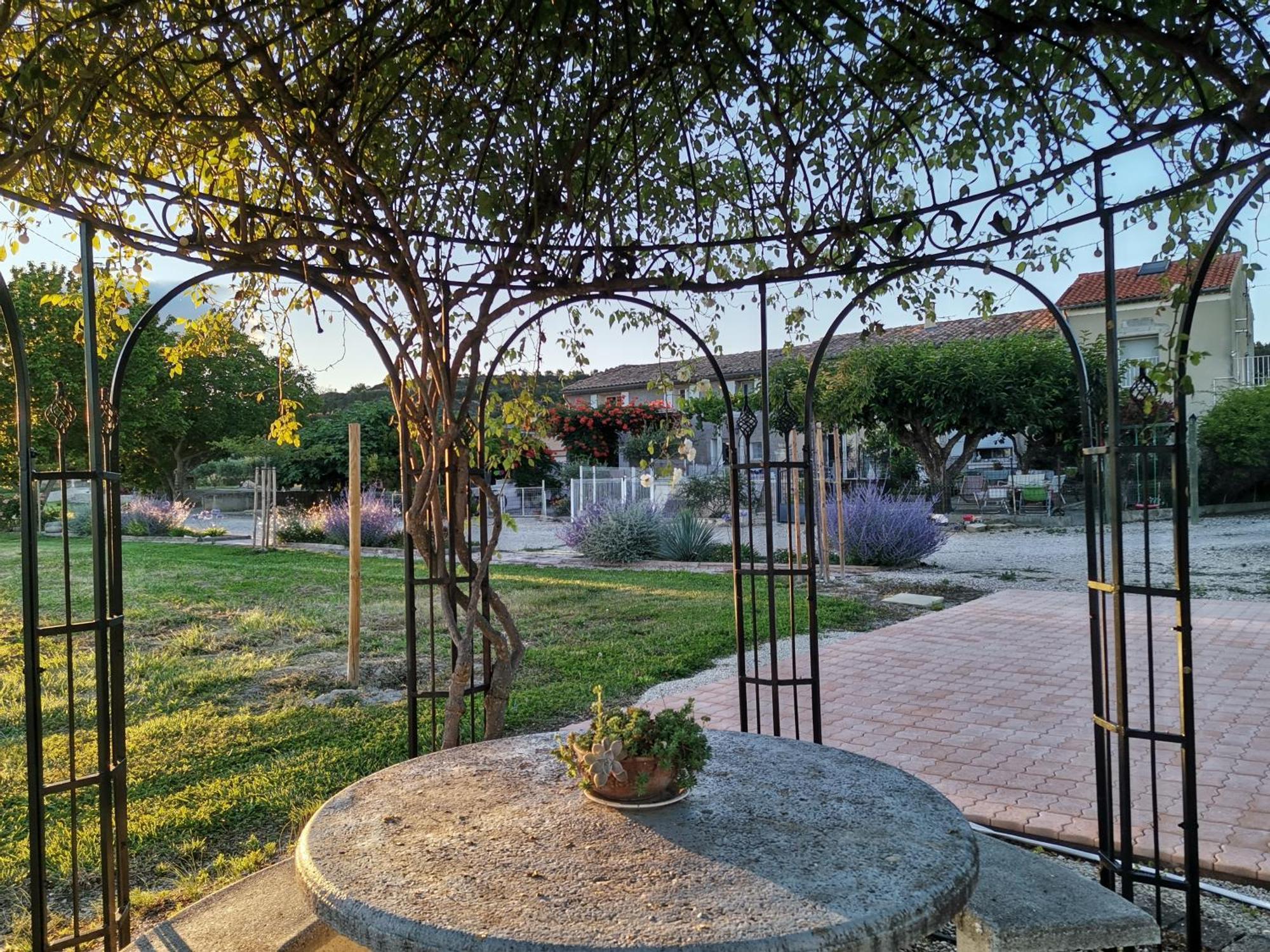 Gite En Provence Lavande Modene Exterior photo